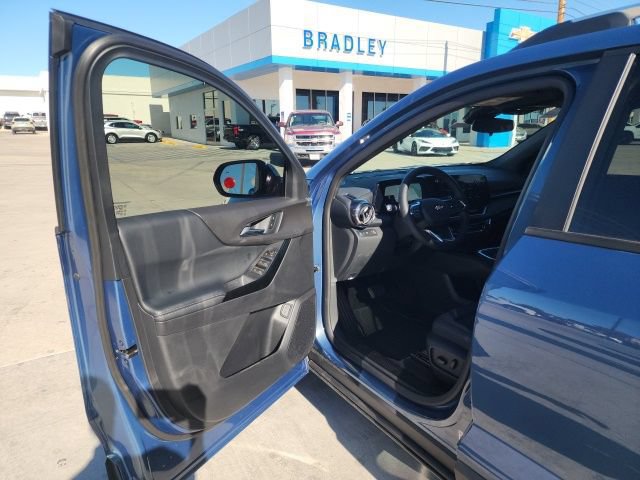 New 2026 Chevrolet Equinox LT w/ Convenience Package II FWD image 17