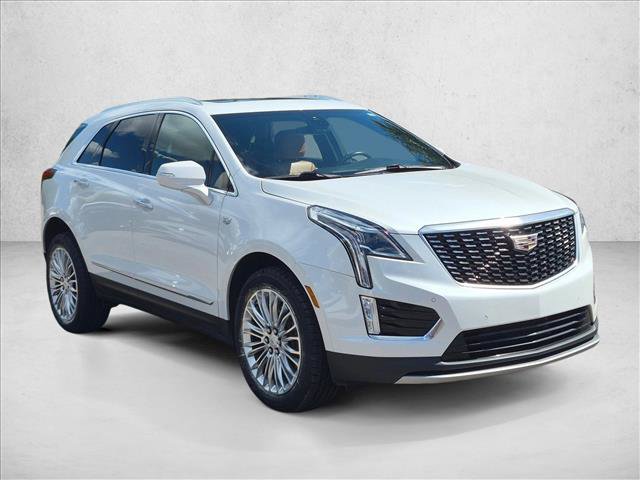 Used 2020 Cadillac XT5 Premium Luxury w/ LPO, Illumination Package FWD image 3