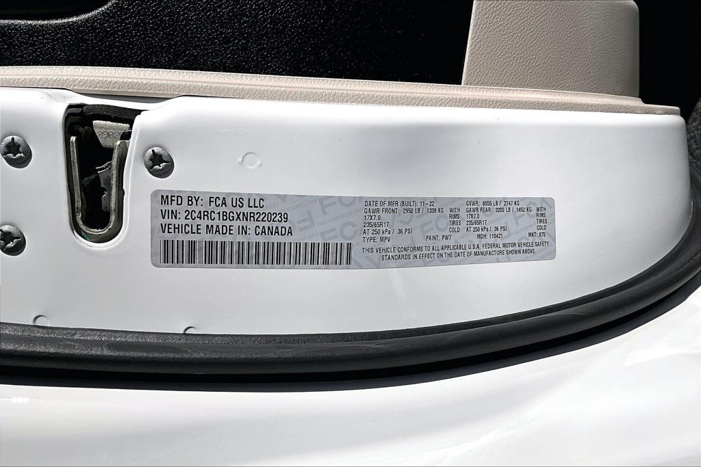 Used 2022 Chrysler Pacifica Touring-L FWD image 36