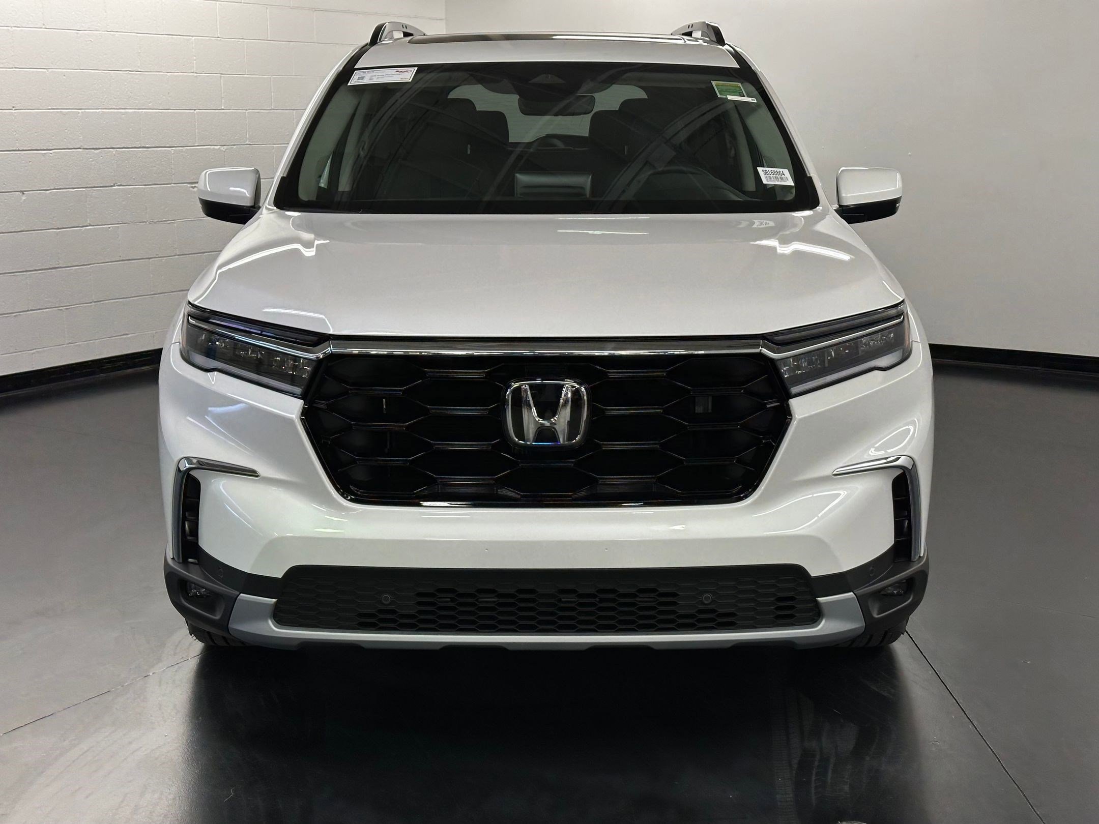 New 2025 Honda Pilot Touring image 6