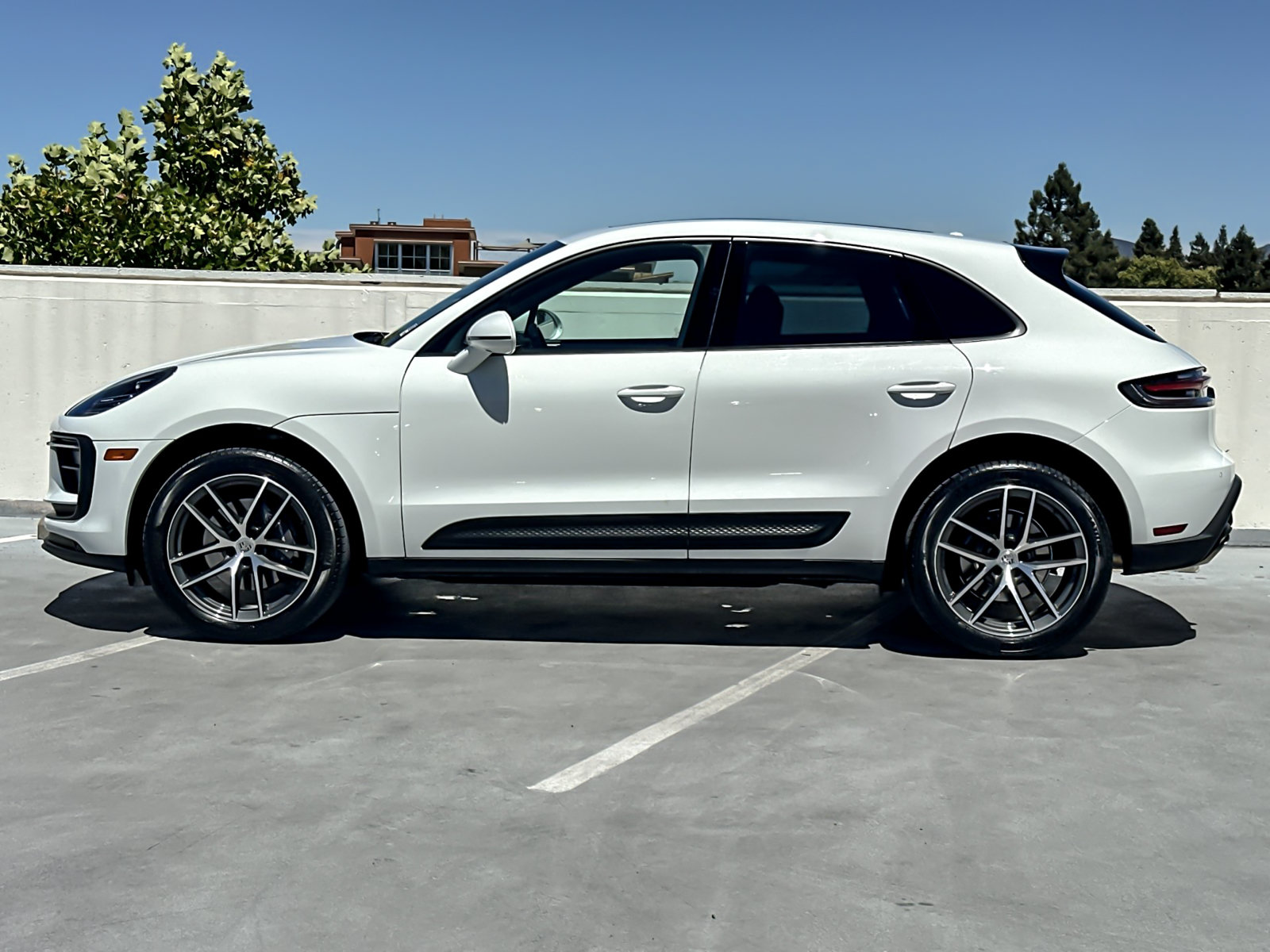 Certified 2024 Porsche Macan AWD/4WD image 3