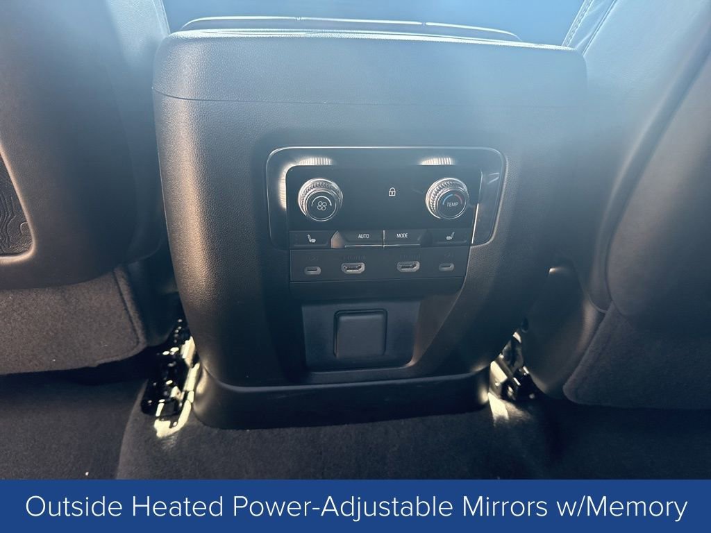 Used 2024 GMC Yukon Denali Ultimate image 21