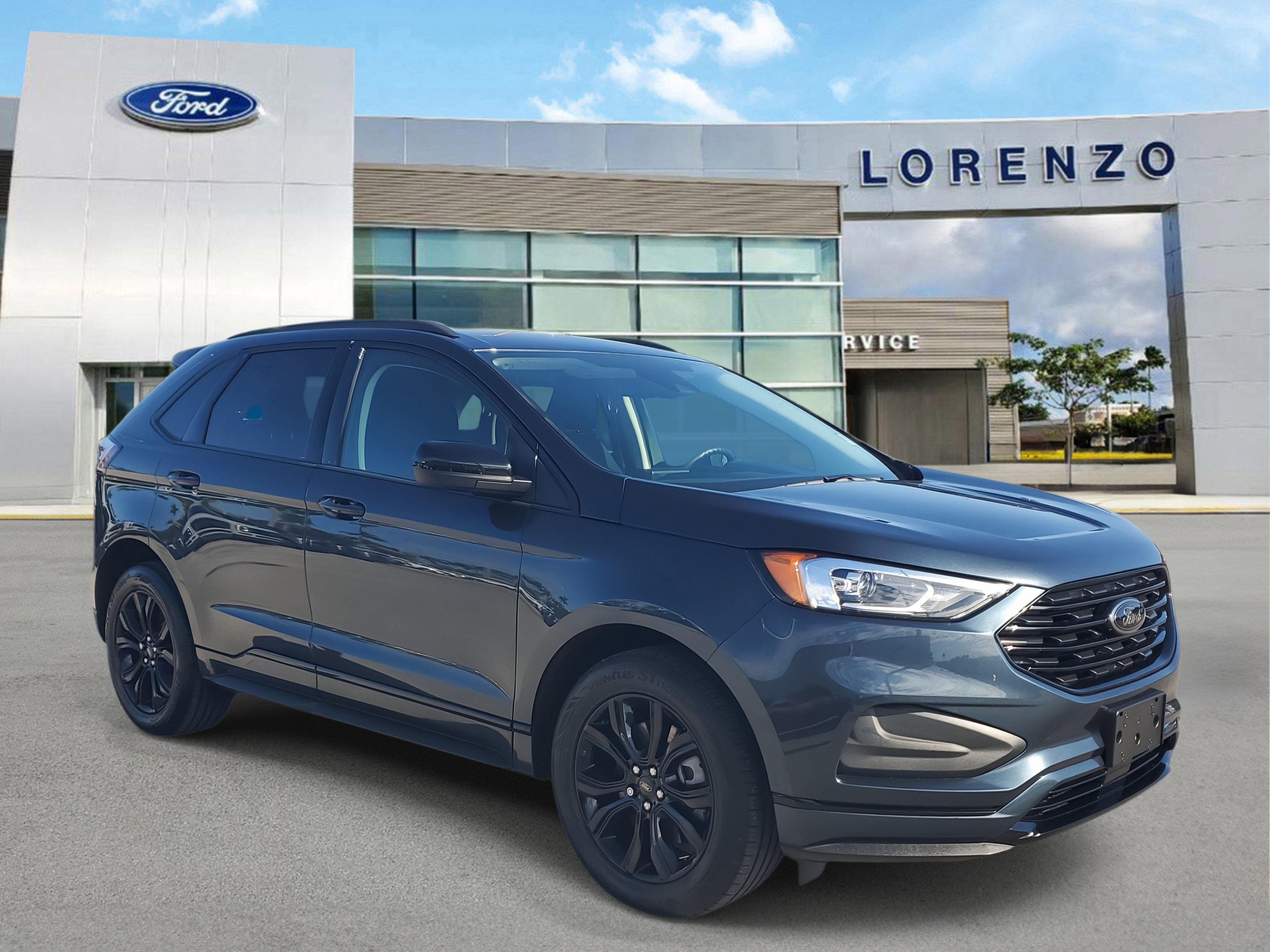 Used 2024 Ford Edge SE w/ Black Appearance Package image 3