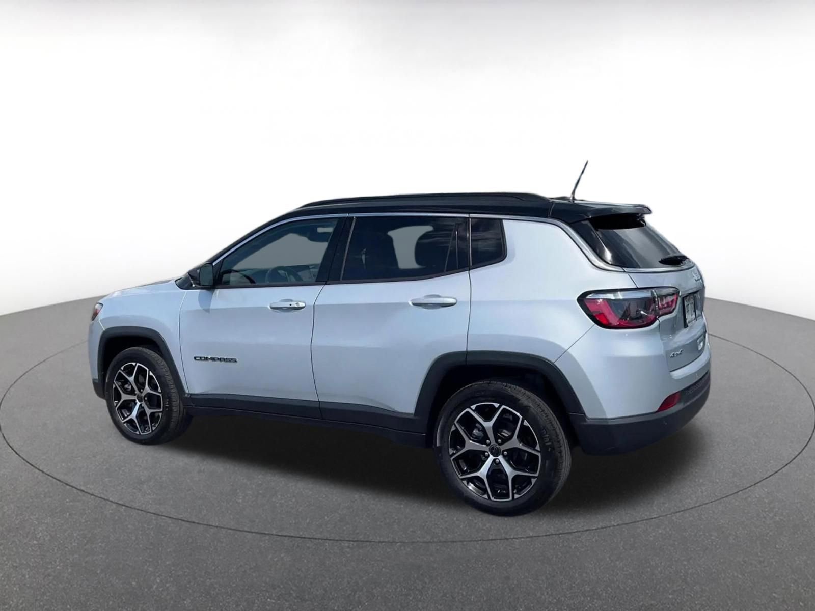 Used 2025 Jeep Compass Limited image 10