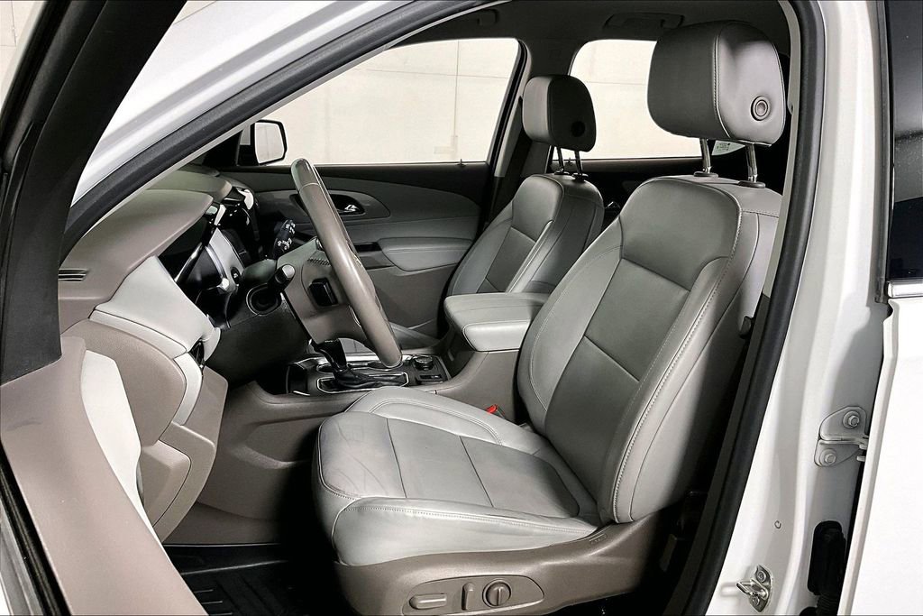 Used 2020 Chevrolet Traverse LT w/ LT Premium Package image 24