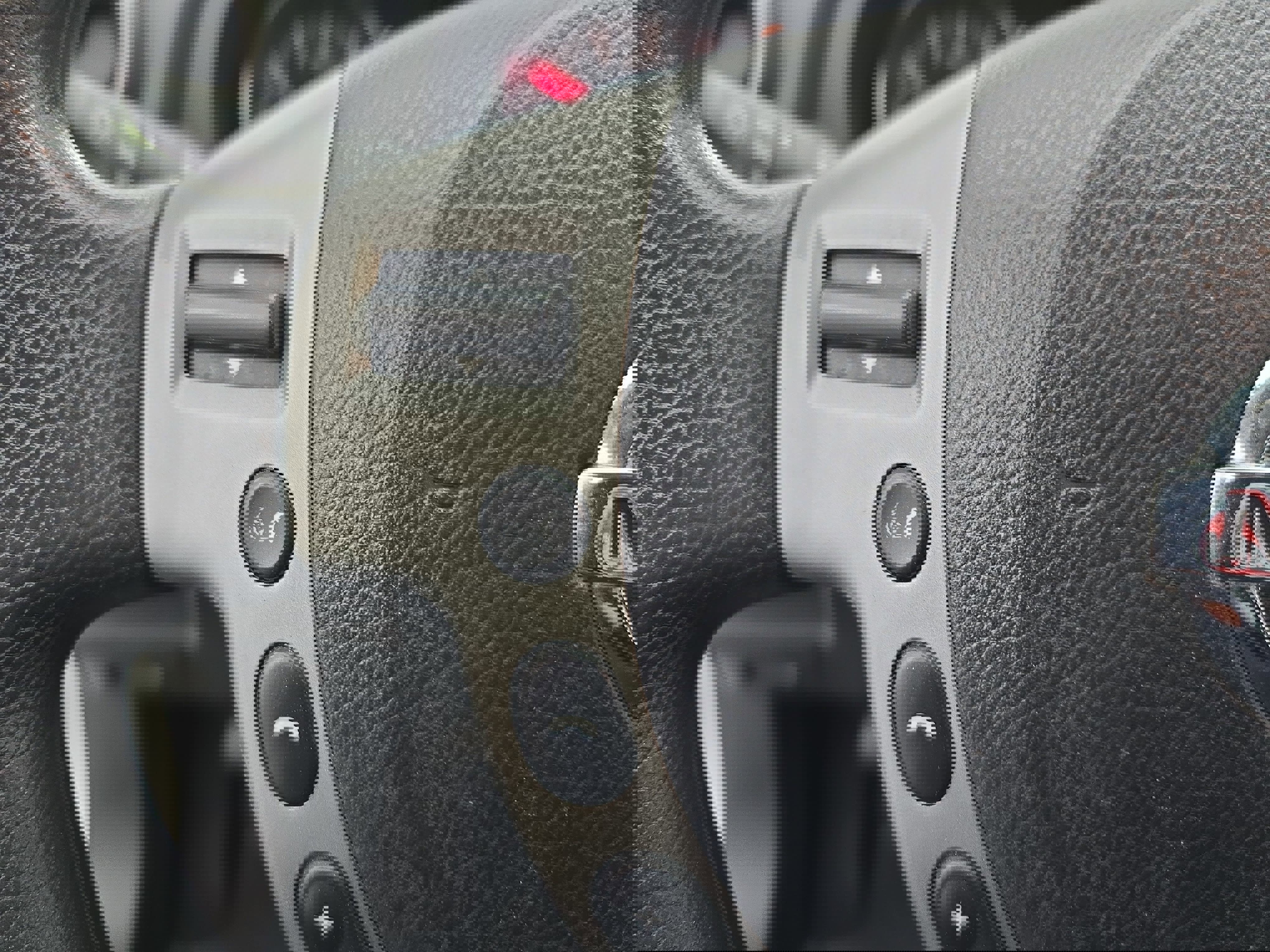 Used 2012 Nissan Rogue SV image 16