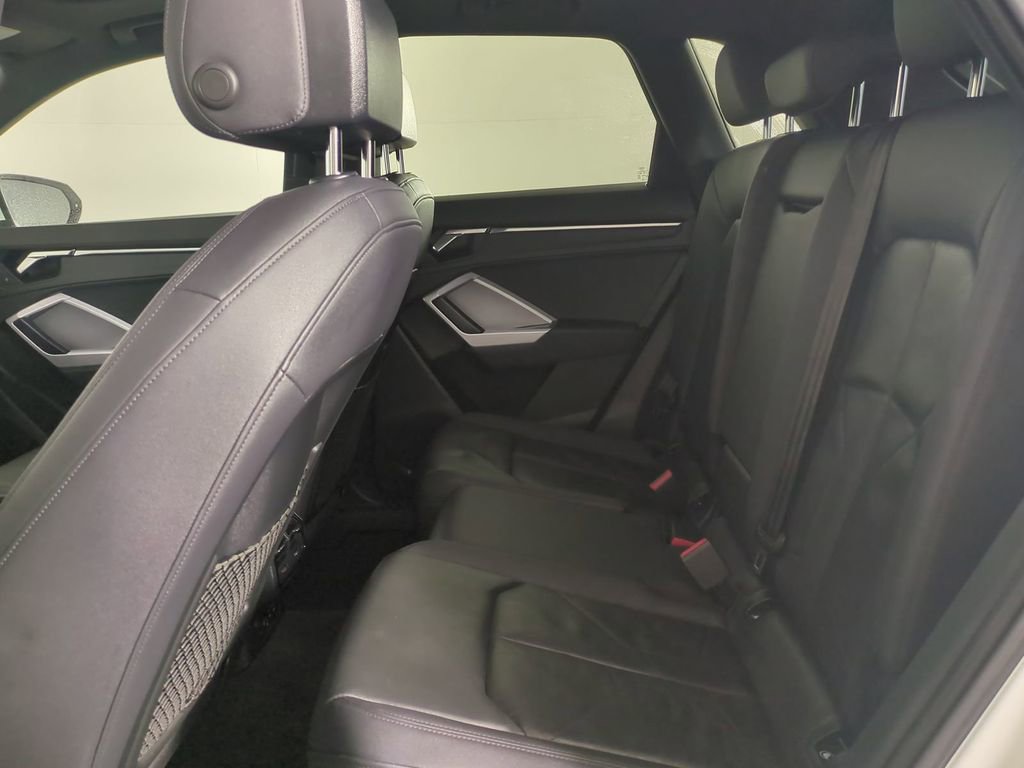 Used 2020 Audi Q3 2.0T Premium w/ Convenience Package image 16