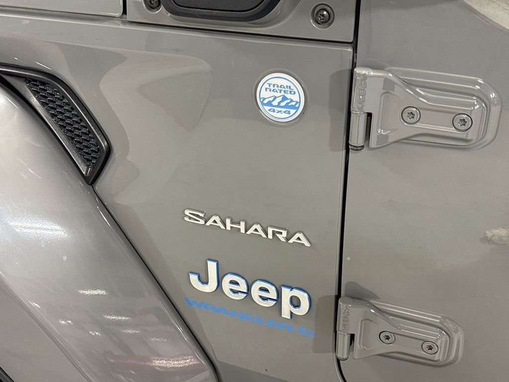 Used 2023 Jeep Wrangler Unlimited Sahara w/ Cold Weather Group AWD/4WD image 11