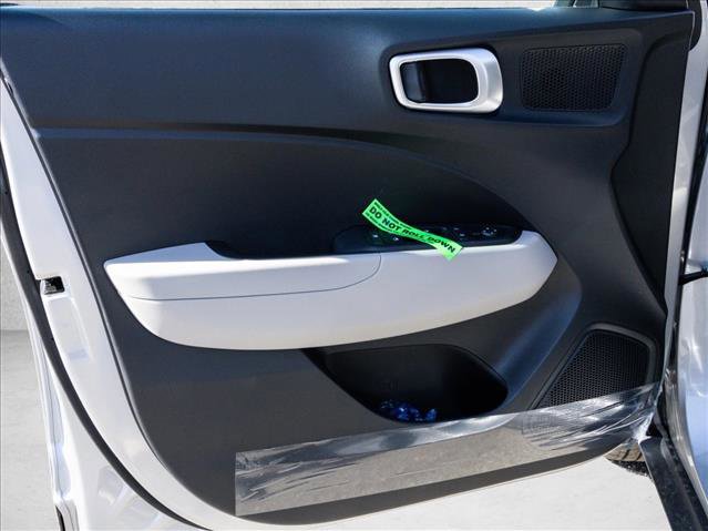 Used 2025 Hyundai Venue SEL image 12