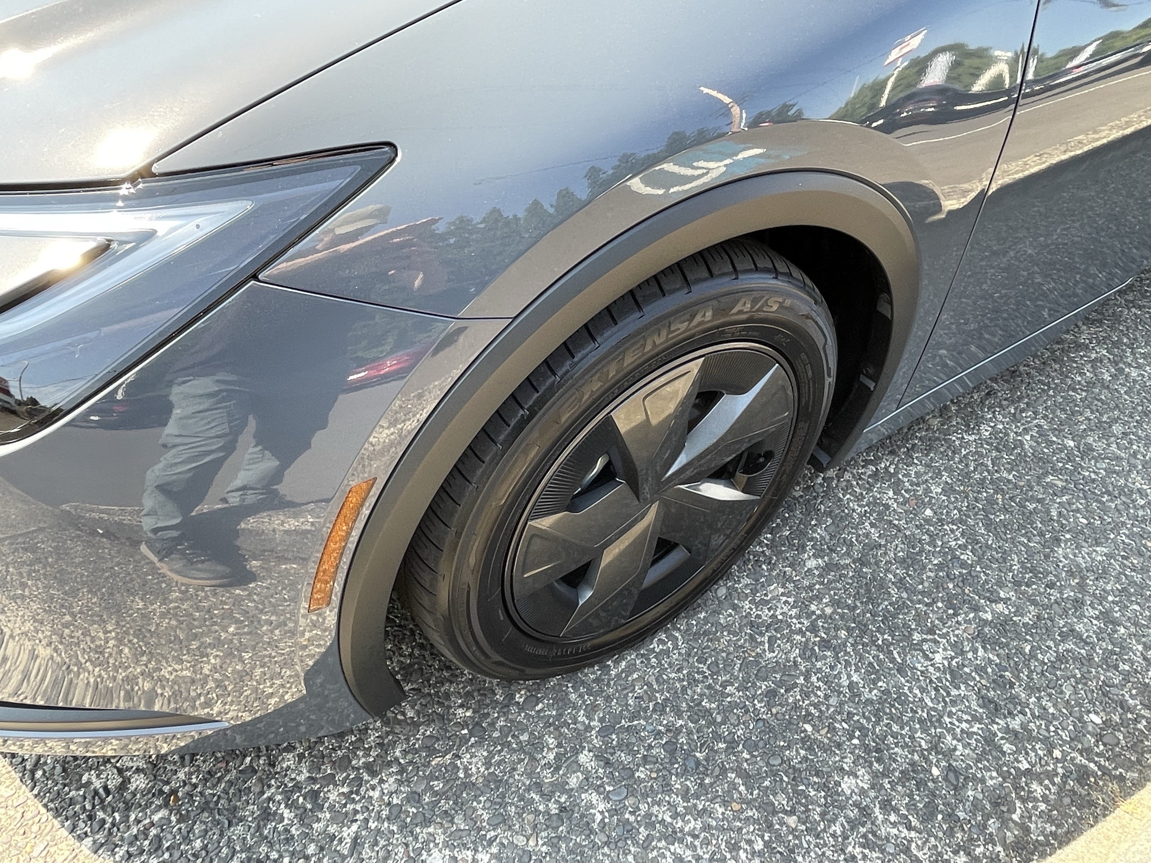 Certified 2025 Toyota Prius Plug-In Hybrid FWD image 8