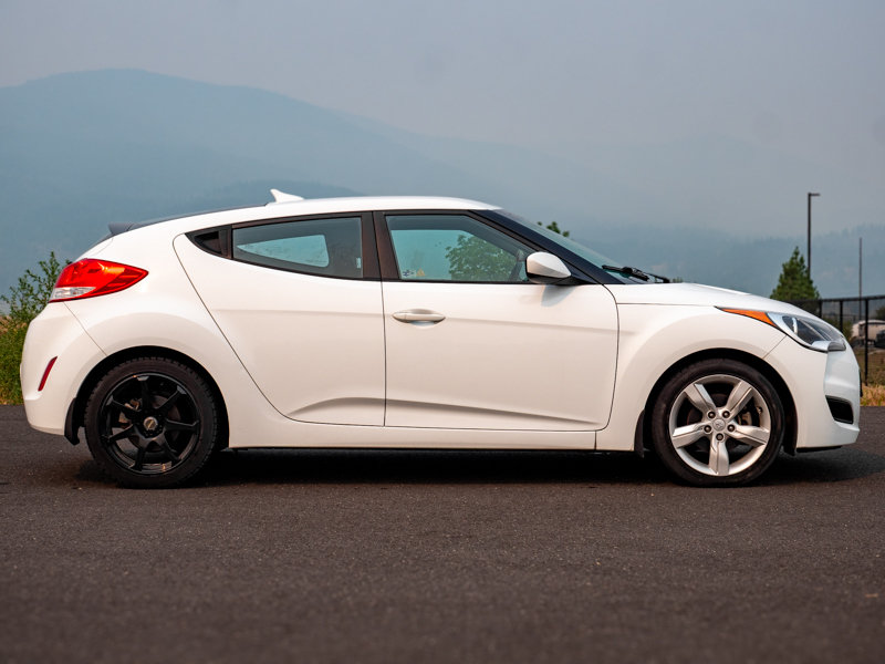 Used 2013 Hyundai Veloster FWD image 4