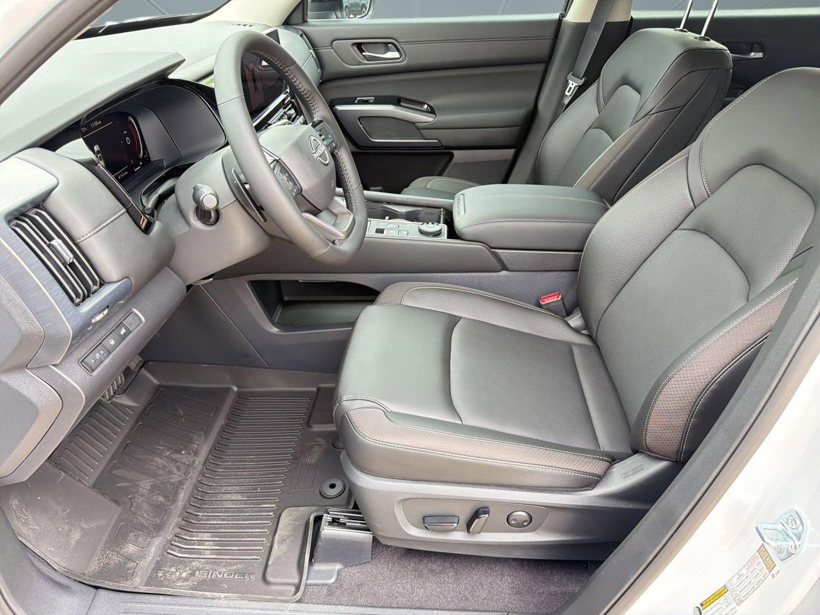 New 2026 Nissan Pathfinder SL image 5