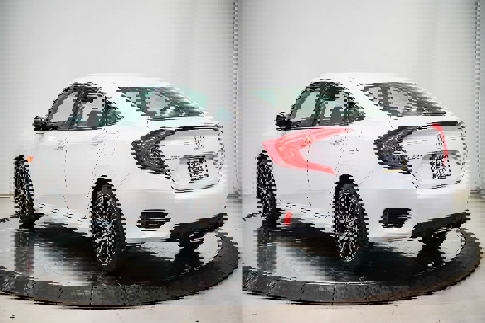 Used 2021 Honda Civic Sport image 2