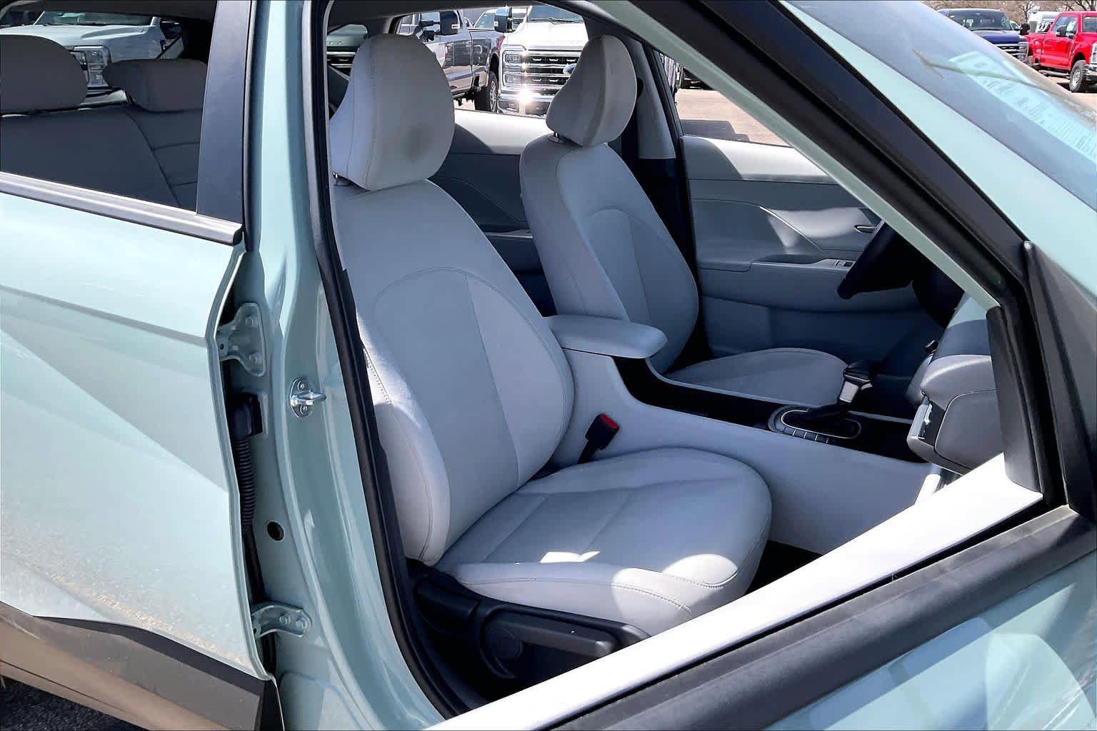 Used 2025 Hyundai Kona SEL FWD image 9