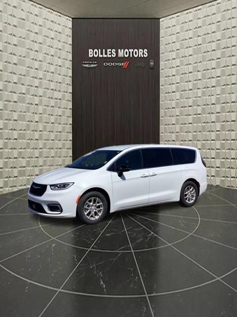Certified 2025 Chrysler Pacifica Select FWD image 10