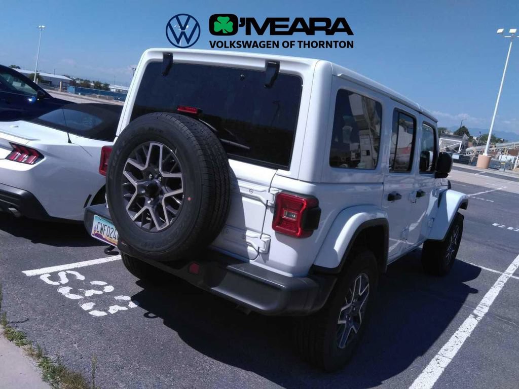 Used 2025 Jeep Wrangler Unlimited Sahara AWD/4WD image 2