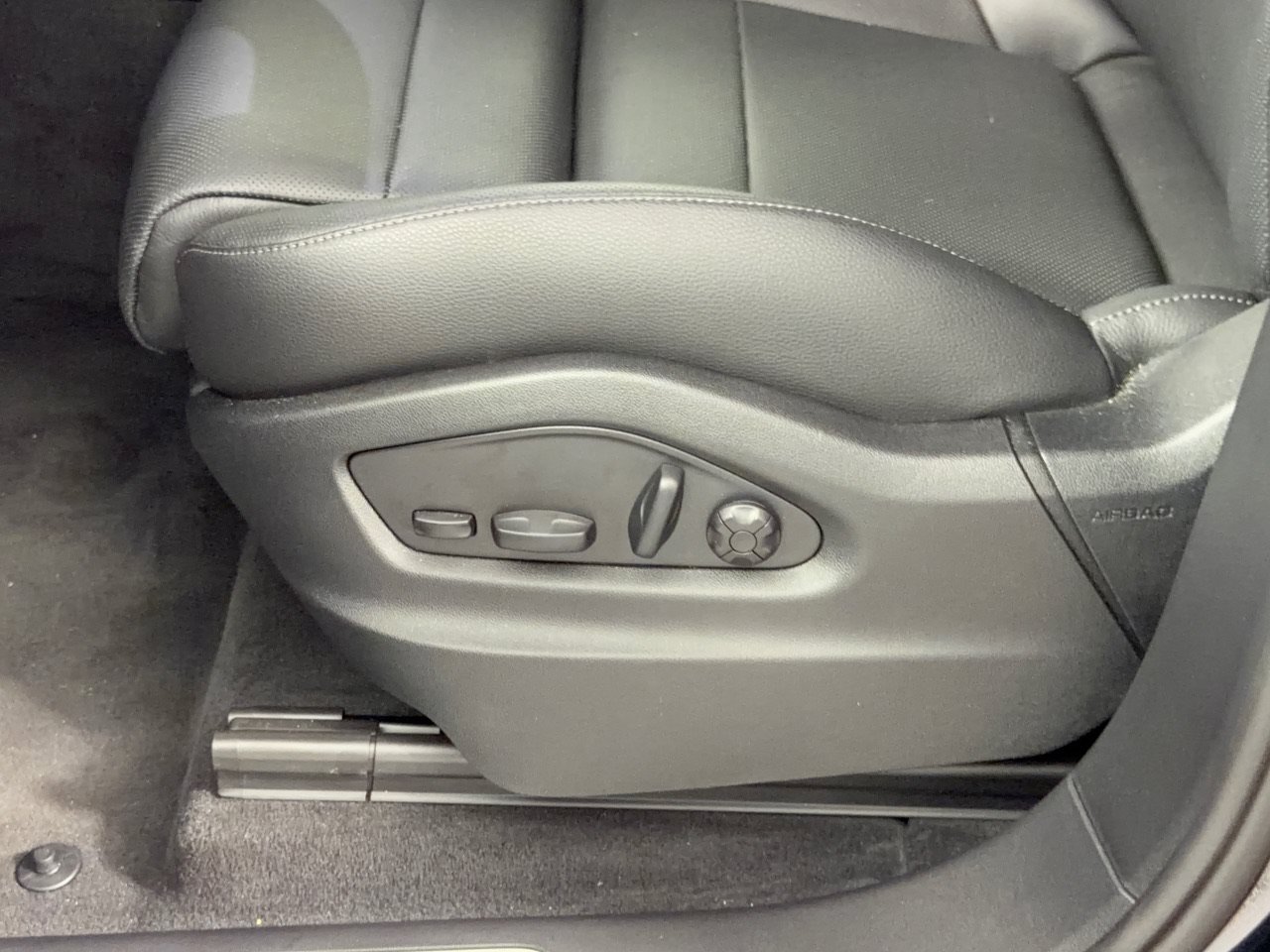 Certified 2026 Porsche Cayenne AWD/4WD image 16