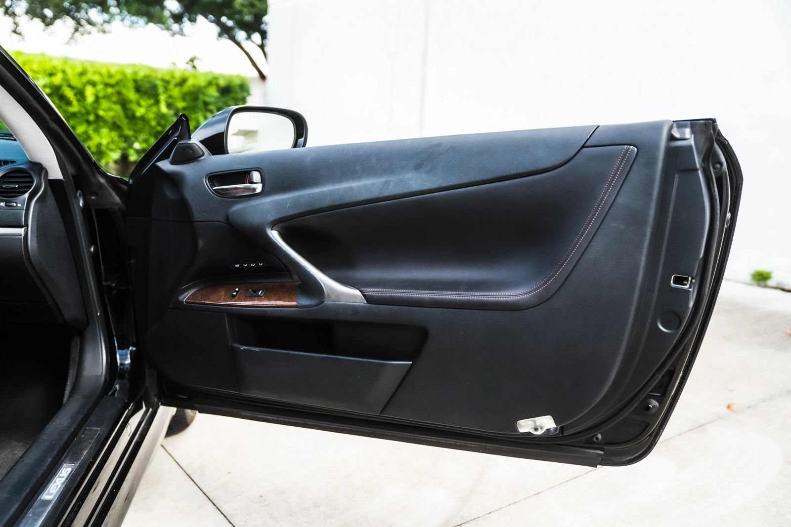 Used 2011 Lexus IS 250C w/ Luxury Pkg RWD image 19