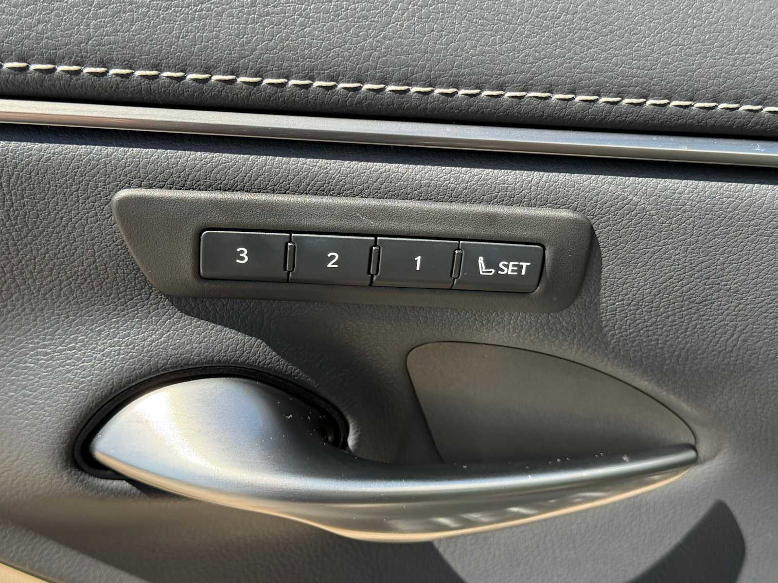 Used 2020 Lexus ES 300h w/ Premium Package FWD image 13