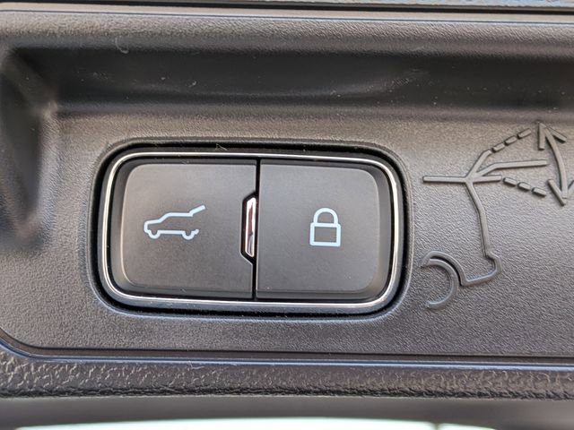 Used 2023 Ford Explorer Limited image 16