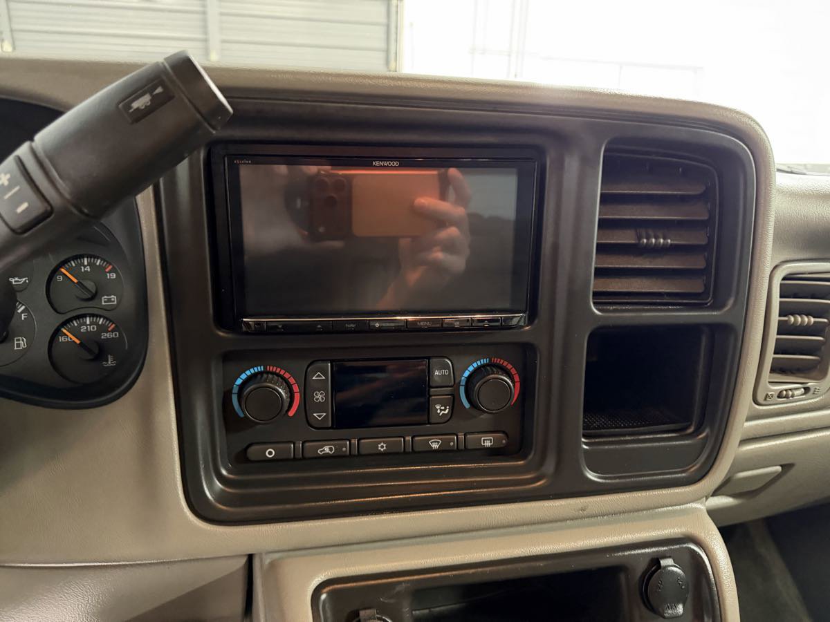 Used 2006 GMC Sierra 2500 SLT w/ Heavy-Duty Power Package image 19