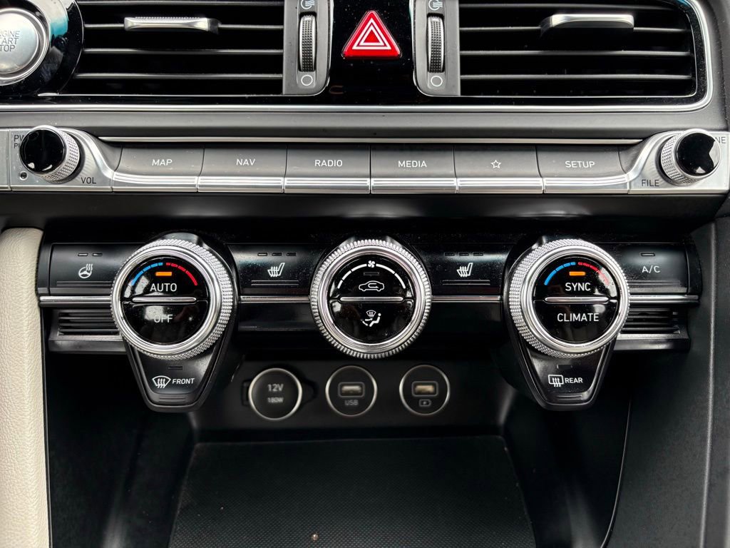 Used 2023 Genesis G70 2.0T image 30