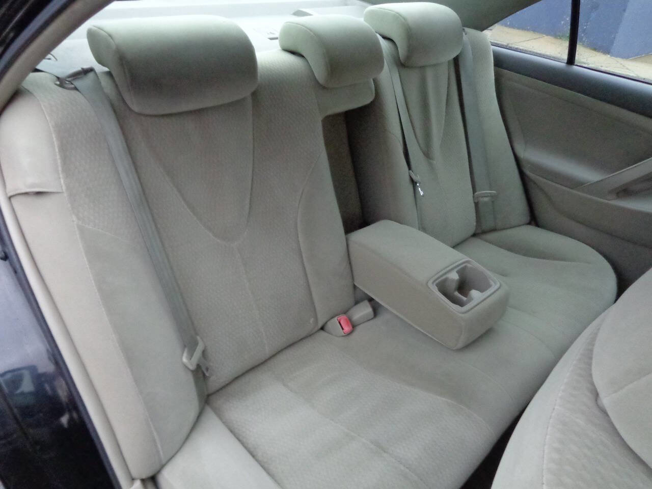 Used 2011 Toyota Camry LE image 28