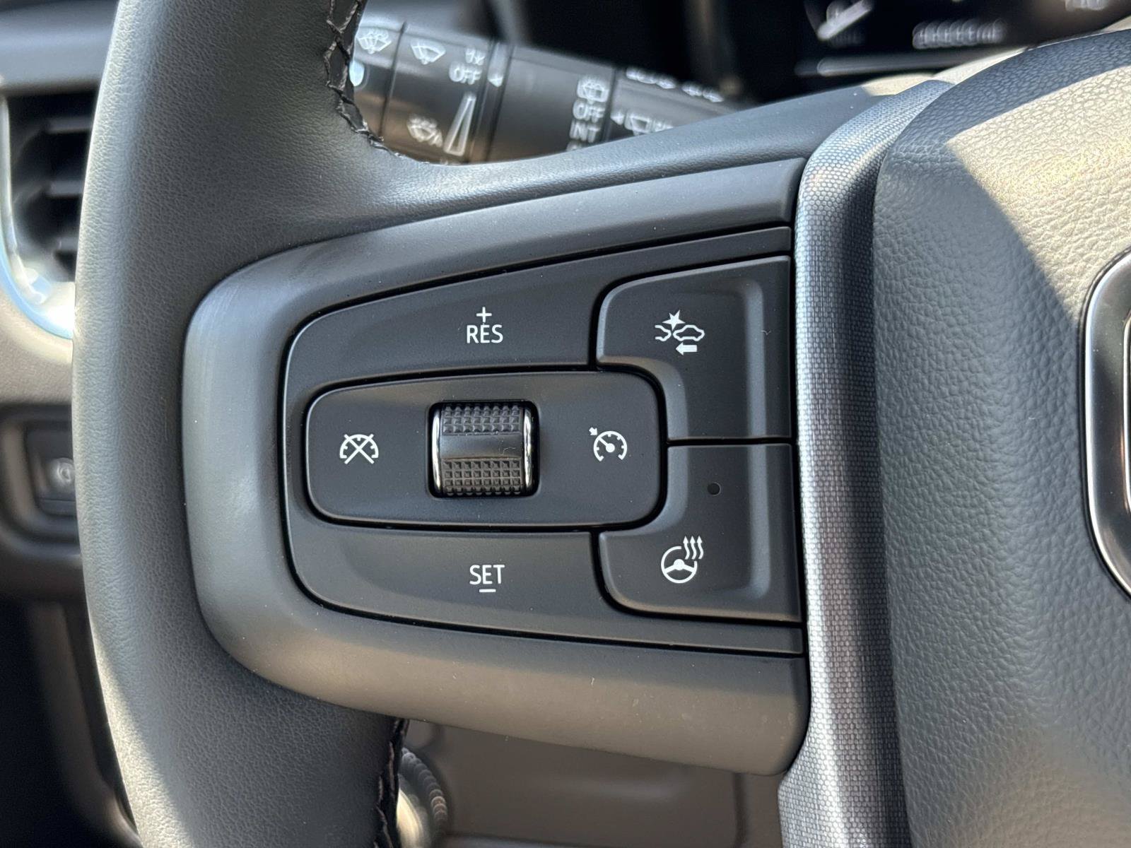 Used 2023 GMC Yukon SLT AWD/4WD image 19
