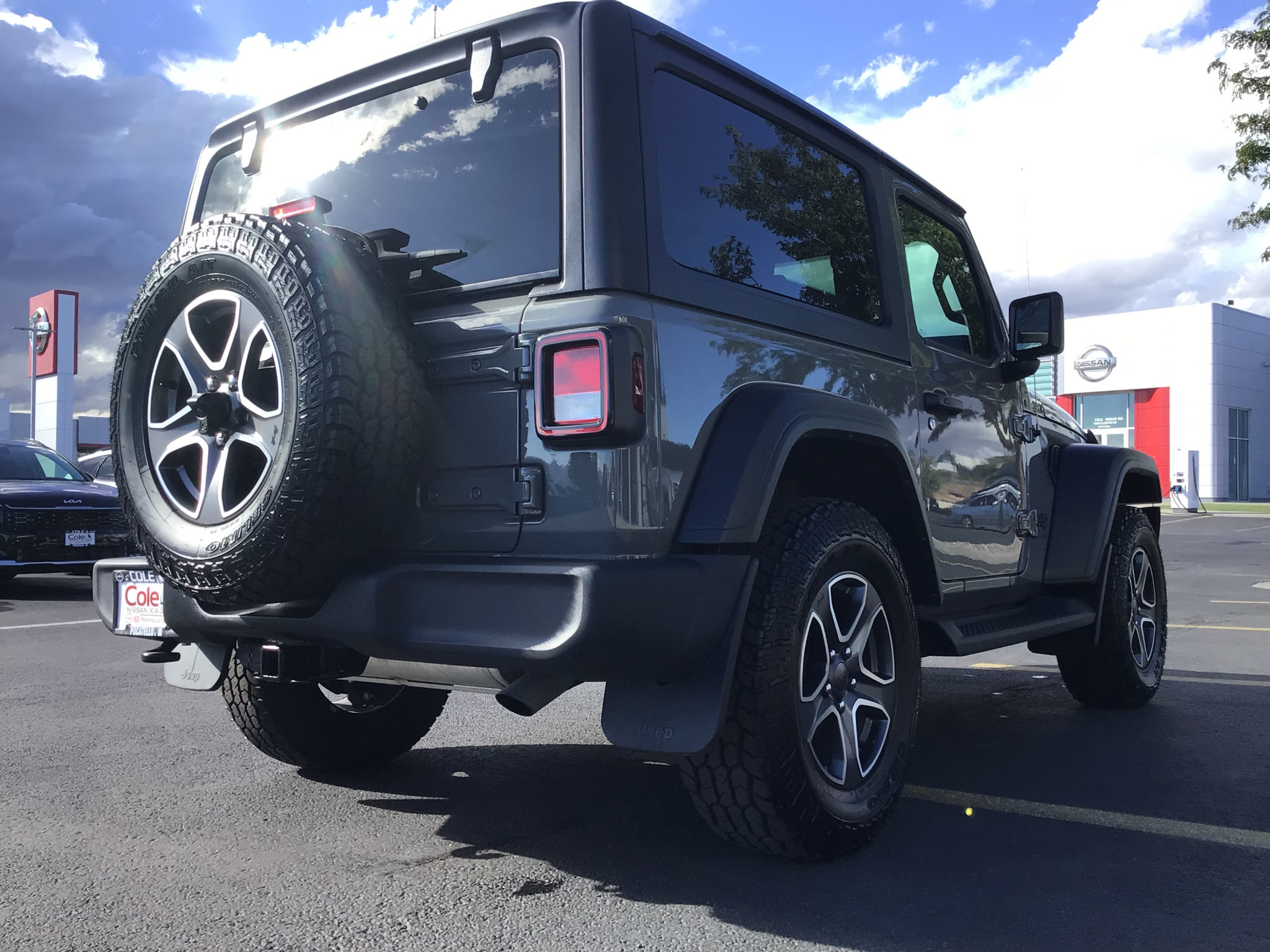Used 2023 Jeep Wrangler Sport AWD/4WD image 4