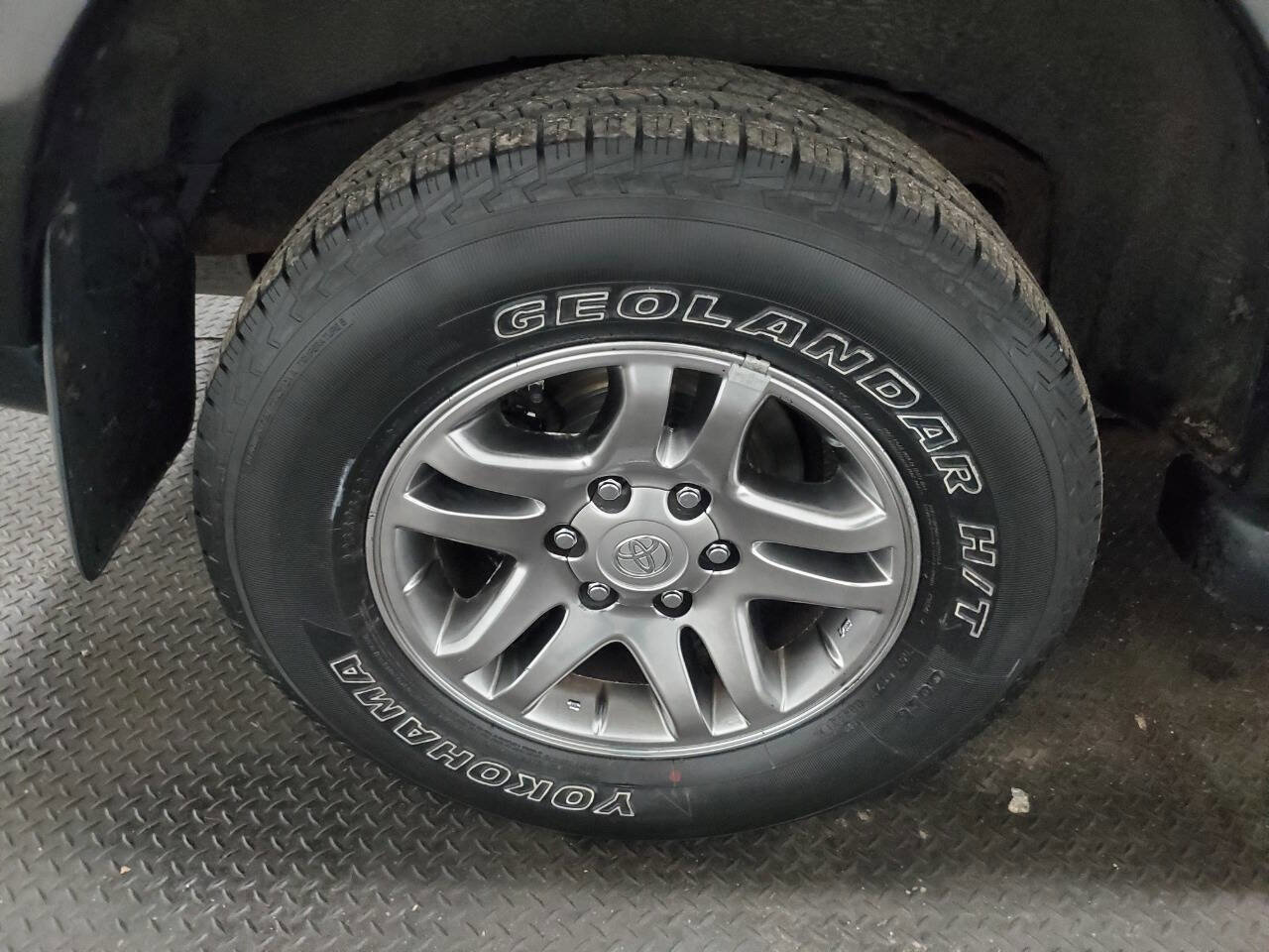 Used 2005 Toyota Sequoia SR5 AWD/4WD image 20