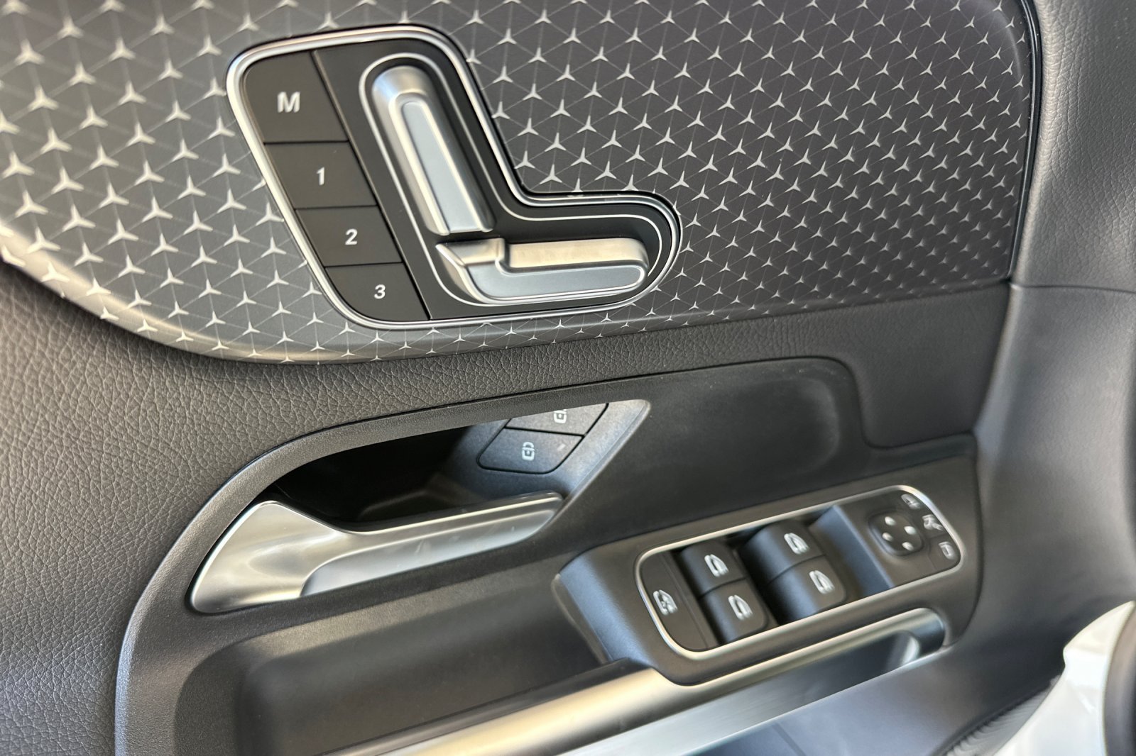 New 2026 Mercedes-Benz GLB 250 image 11