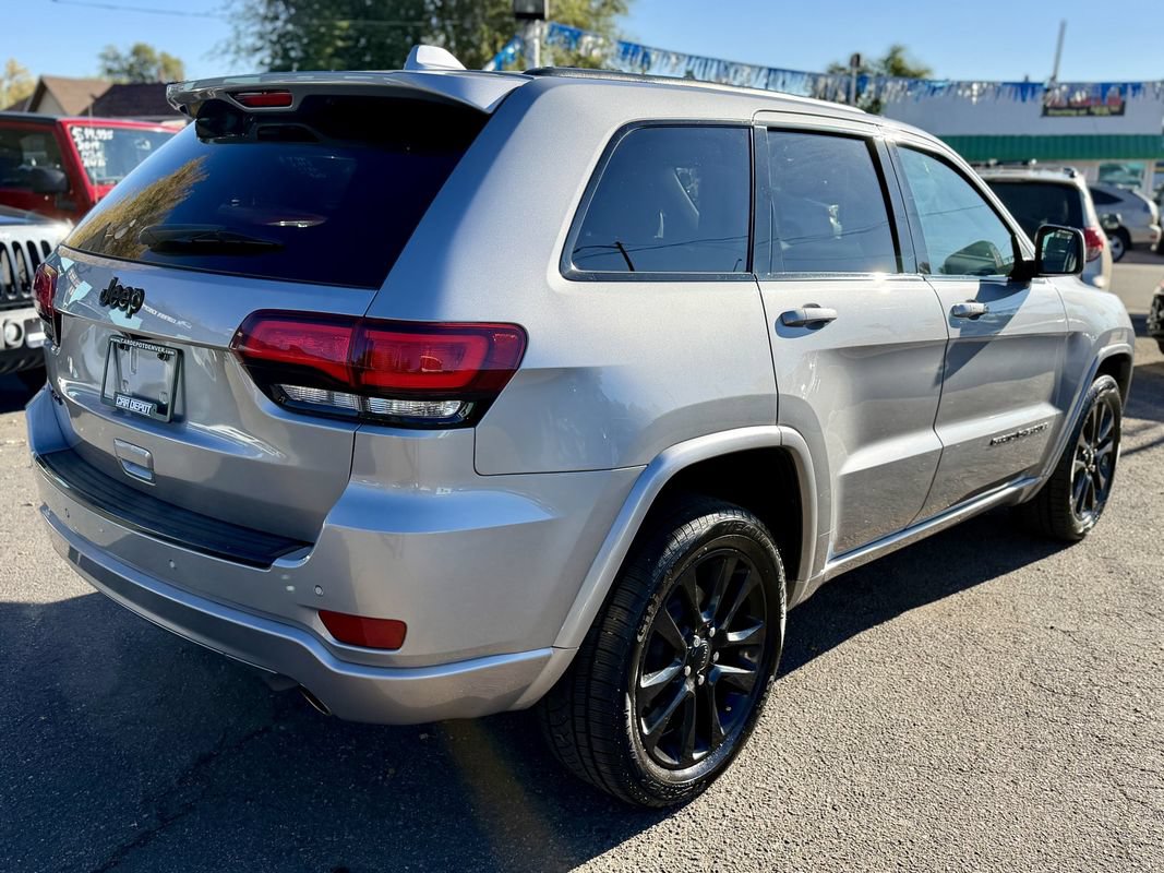 Used 2017 Jeep Grand Cherokee Altitude AWD/4WD image 3