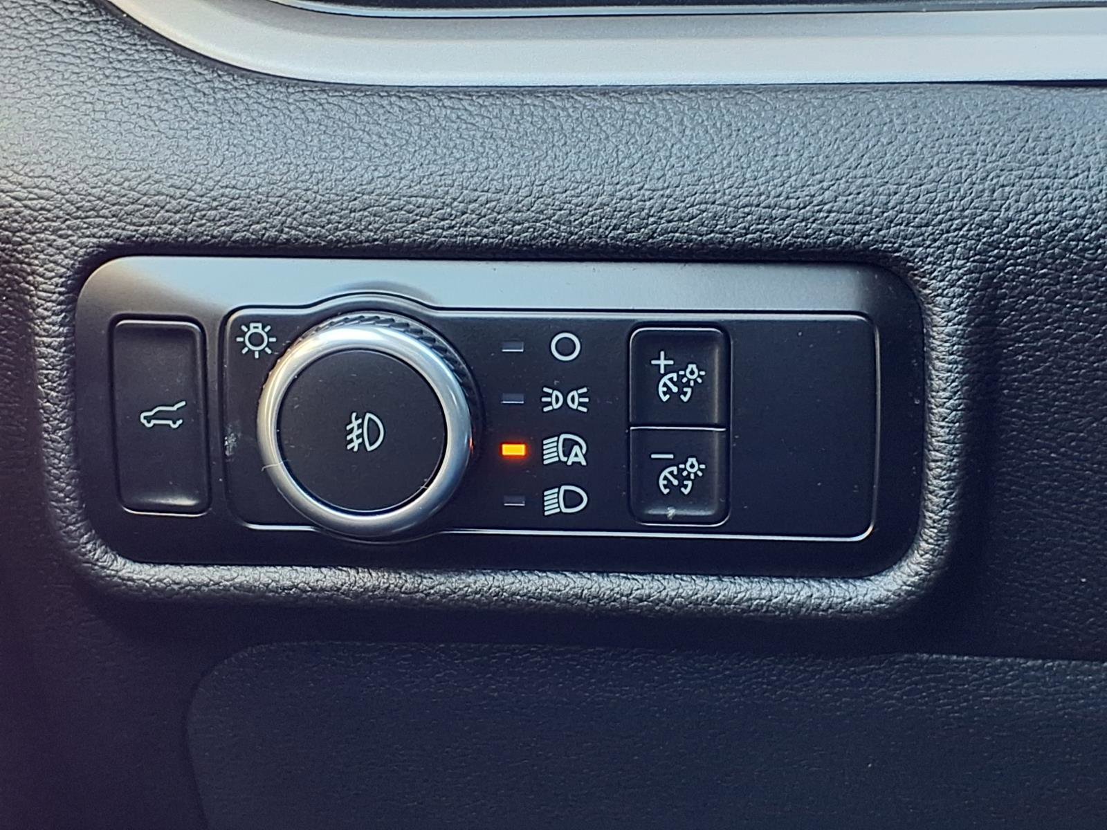 Used 2024 Ford Explorer XLT w/ Equipment Group 202A AWD/4WD image 19