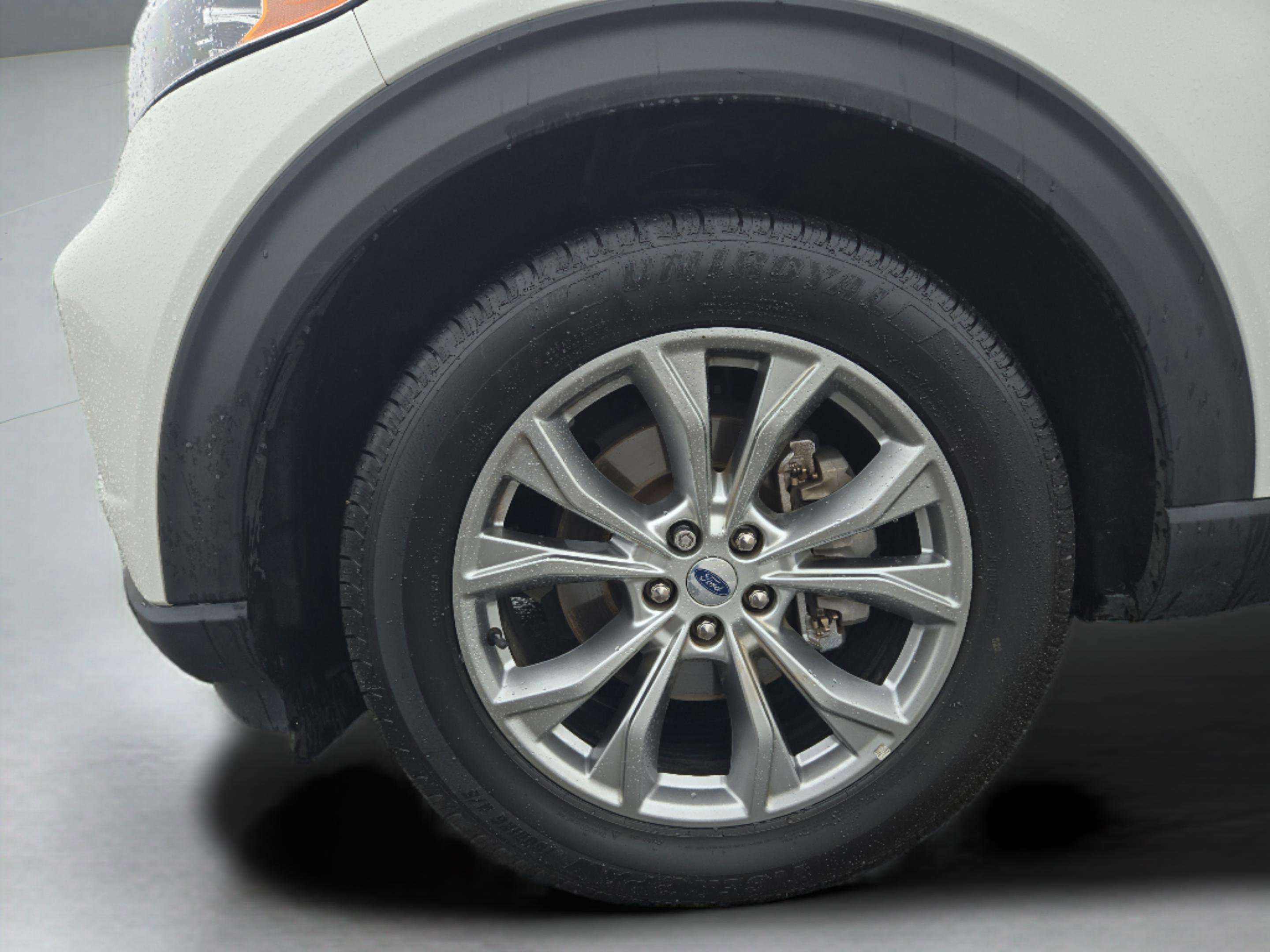 Used 2021 Ford Explorer XLT w/ Equipment Group 202A image 9