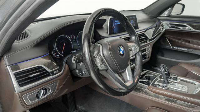 Used 2017 BMW 750i image 19