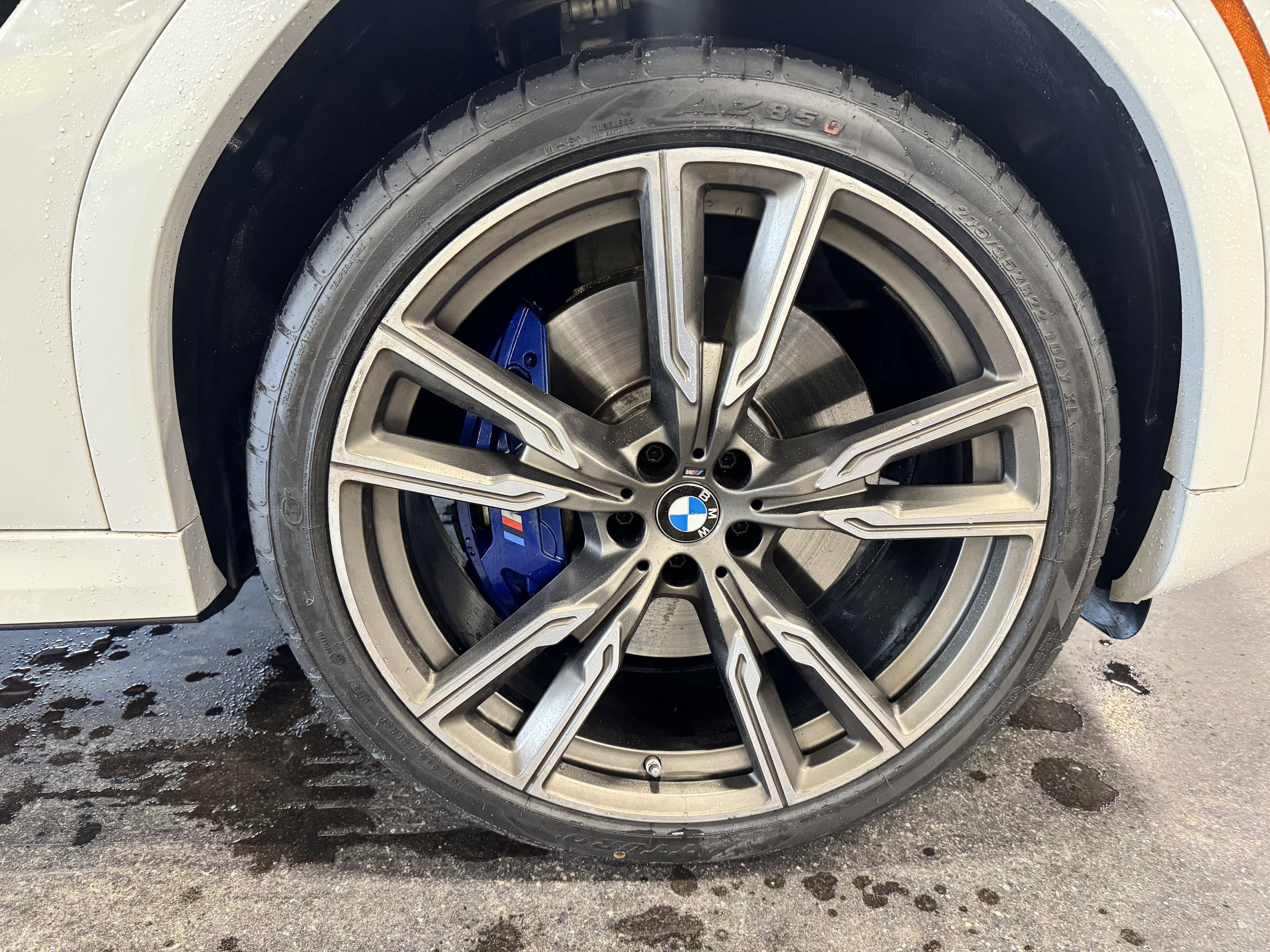 Used 2022 BMW X6 M50i w/ Executive Package image 25