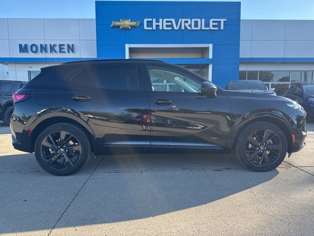 Used 2025 Buick Envision Sport Touring image 2