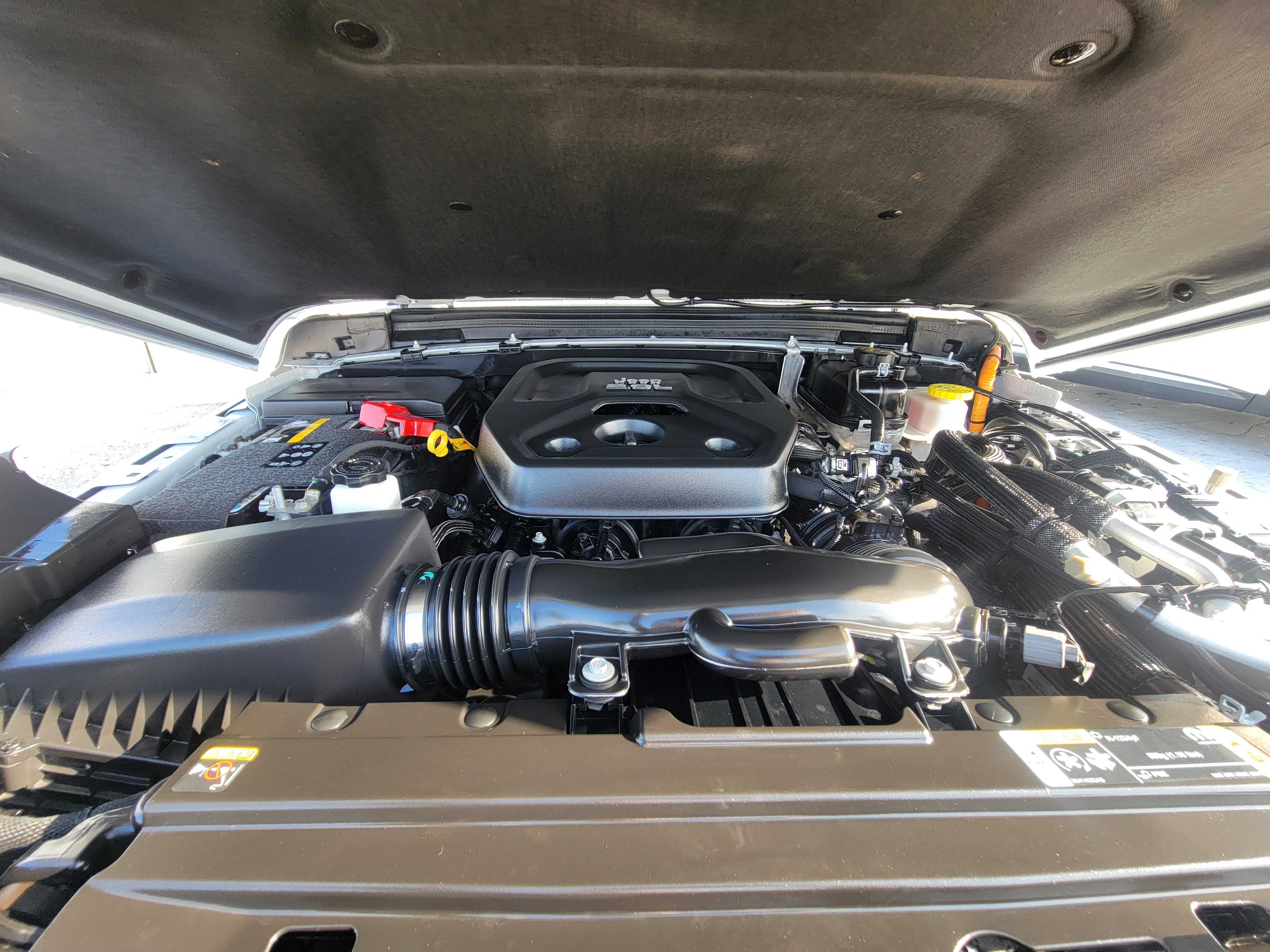 Used 2023 Jeep Wrangler Unlimited w/ Sun & Screen Package image 25