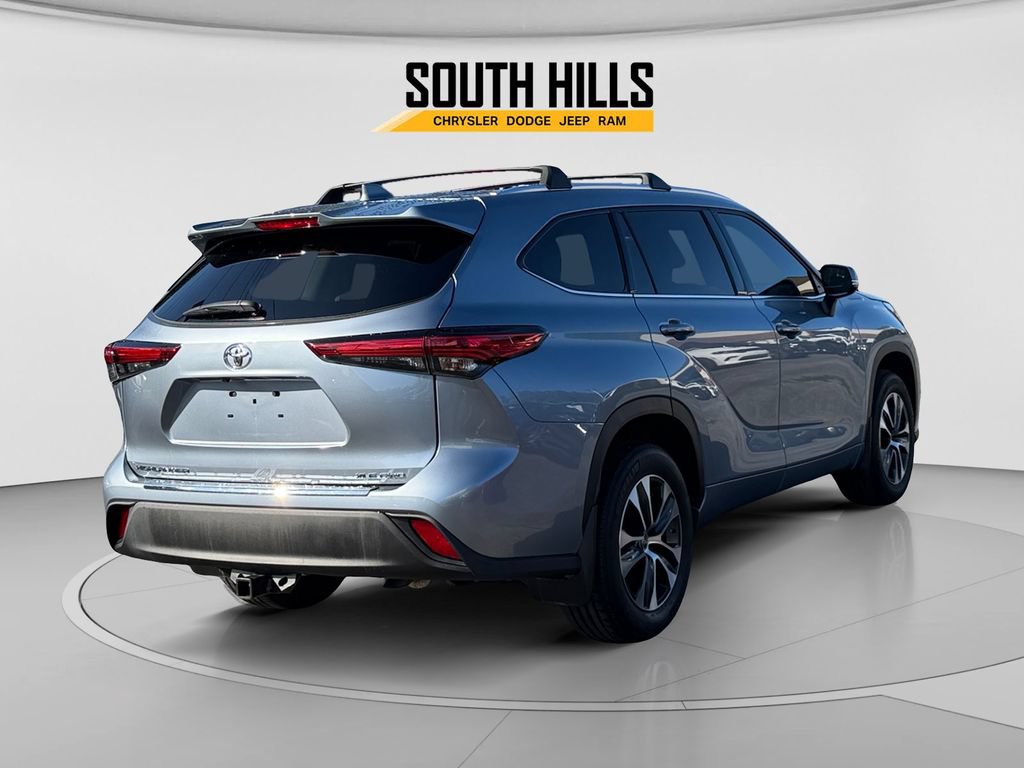 Used 2021 Toyota Highlander XLE AWD/4WD image 5