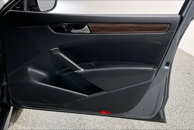 Used 2020 Volkswagen Passat 2.0T SEL image 29