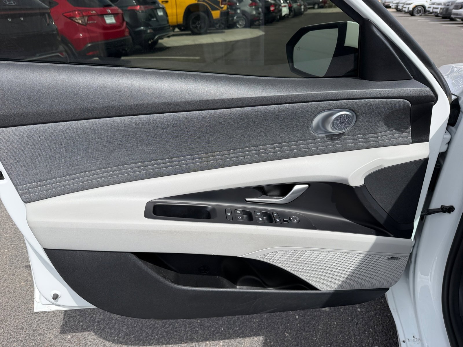 Used 2021 Hyundai Elantra Limited FWD image 11