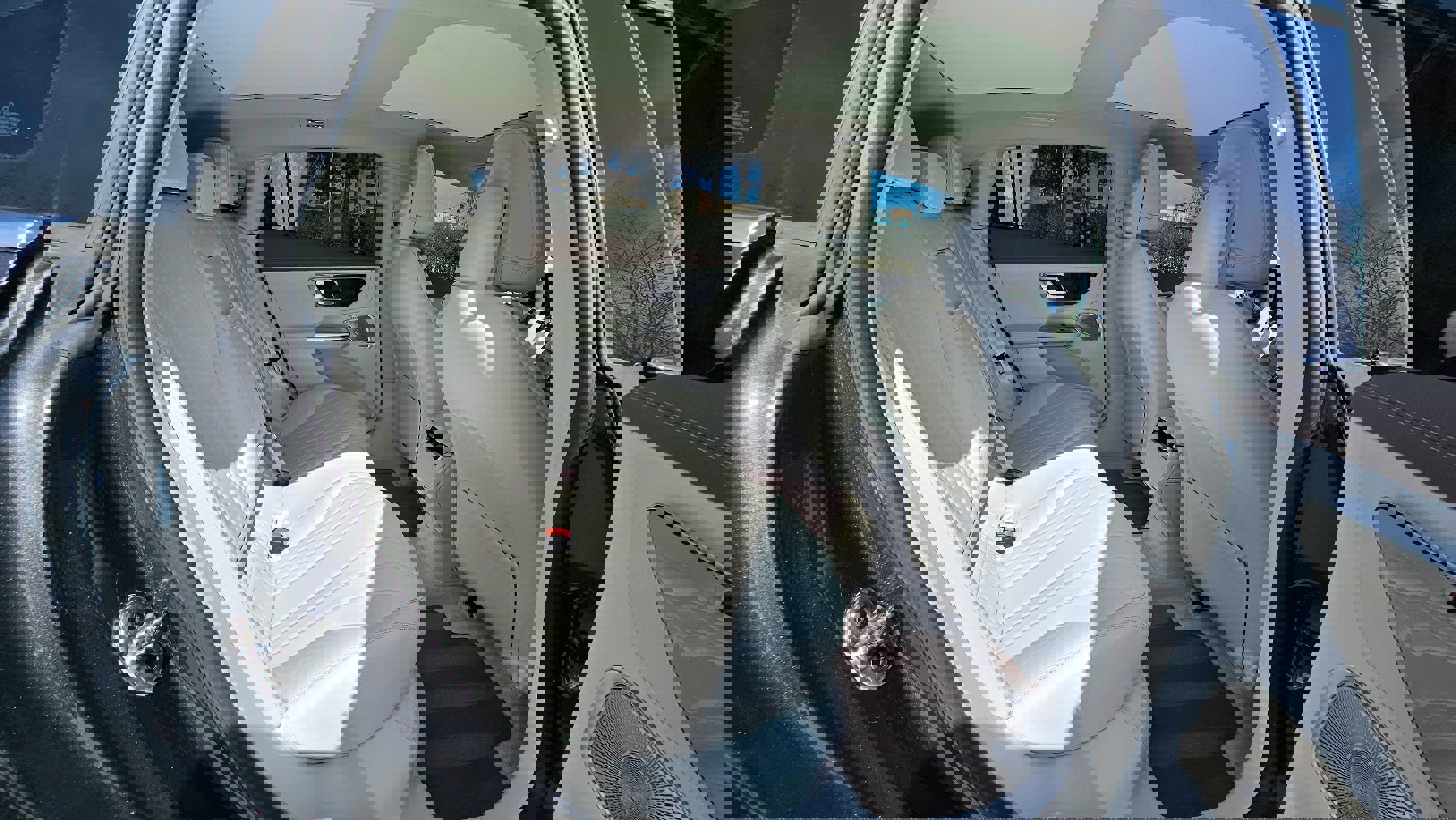 Used 2023 Mercedes-Benz EQE 500 4MATIC Sedan w/ Exclusive Trim Package image 32