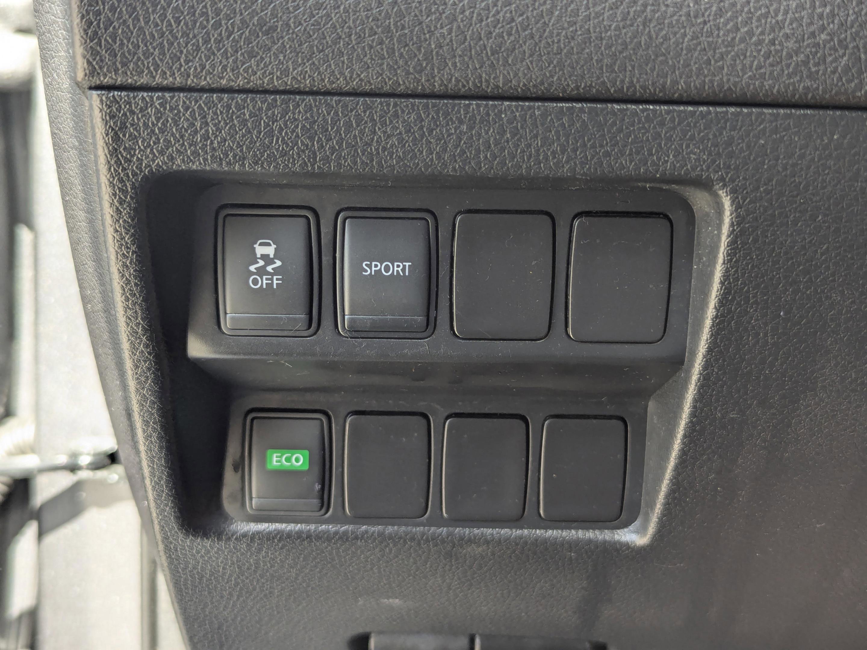 Used 2016 Nissan Rogue SV w/ SV Family Package image 27