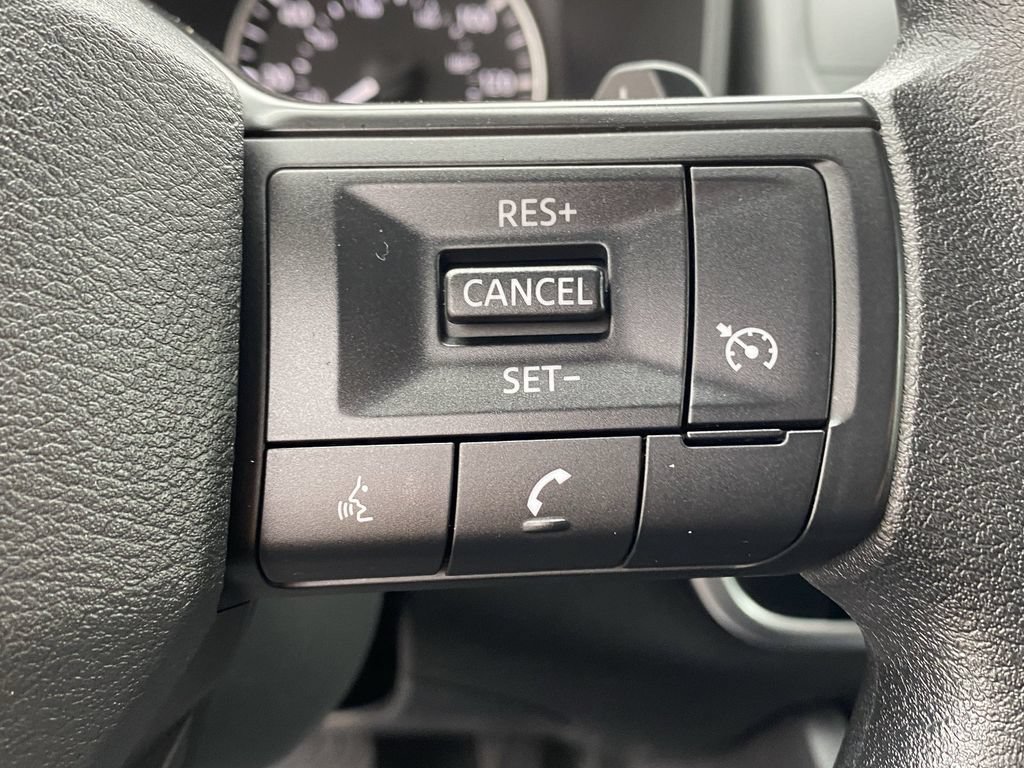 Used 2025 Nissan Rogue S FWD image 27
