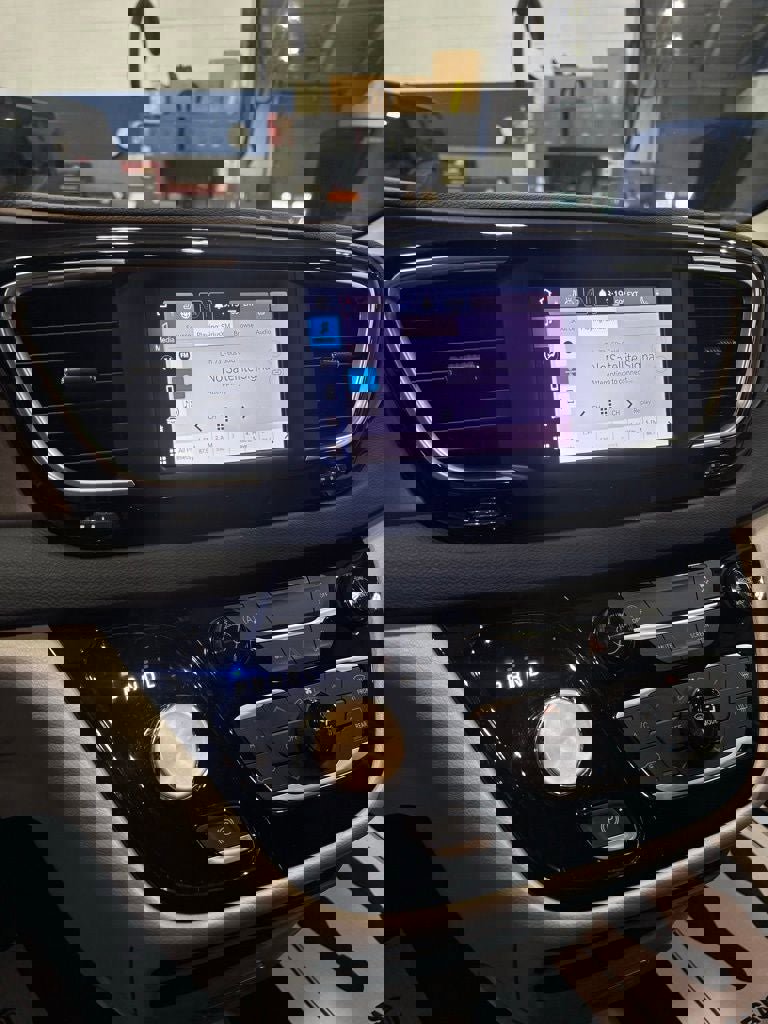 Used 2024 Chrysler Voyager LX image 13