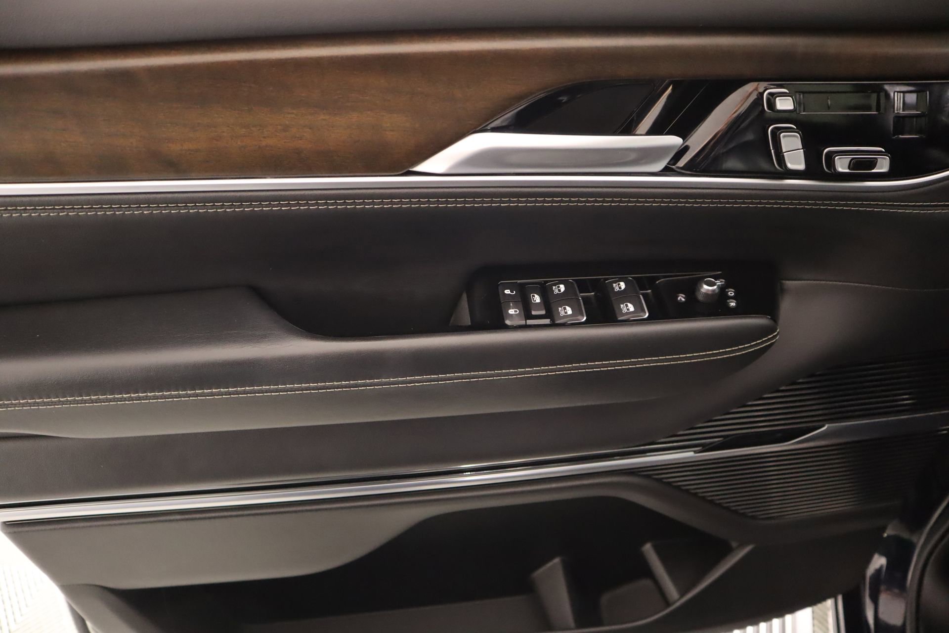 Used 2022 Jeep Grand Wagoneer Series II image 18