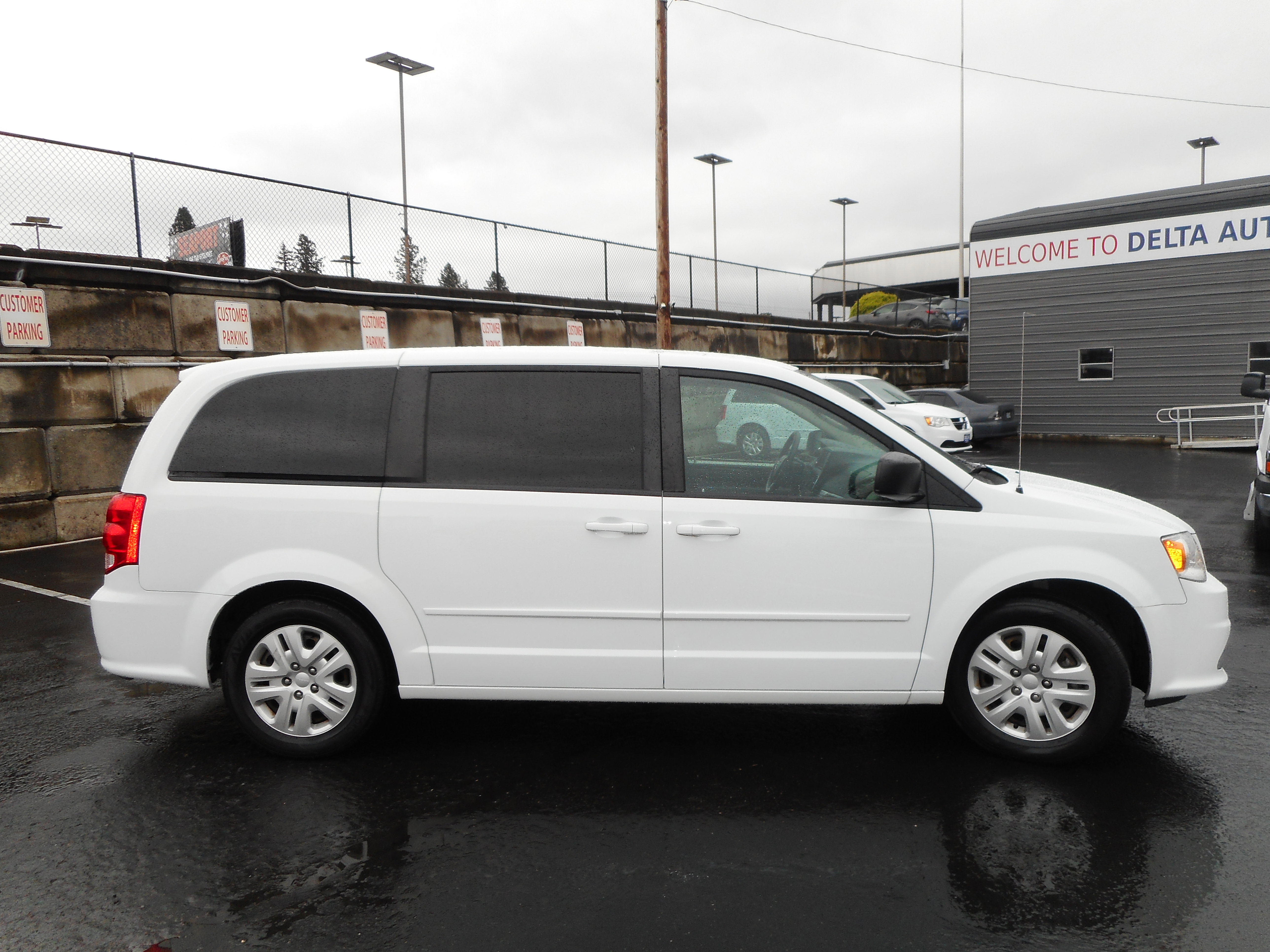 Used 2017 Dodge Grand Caravan SE w/ Power Window Group FWD image 10