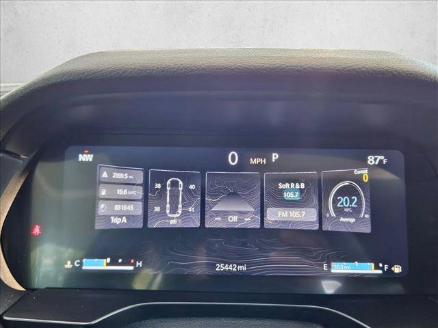 Used 2025 Jeep Grand Cherokee Altitude RWD image 10