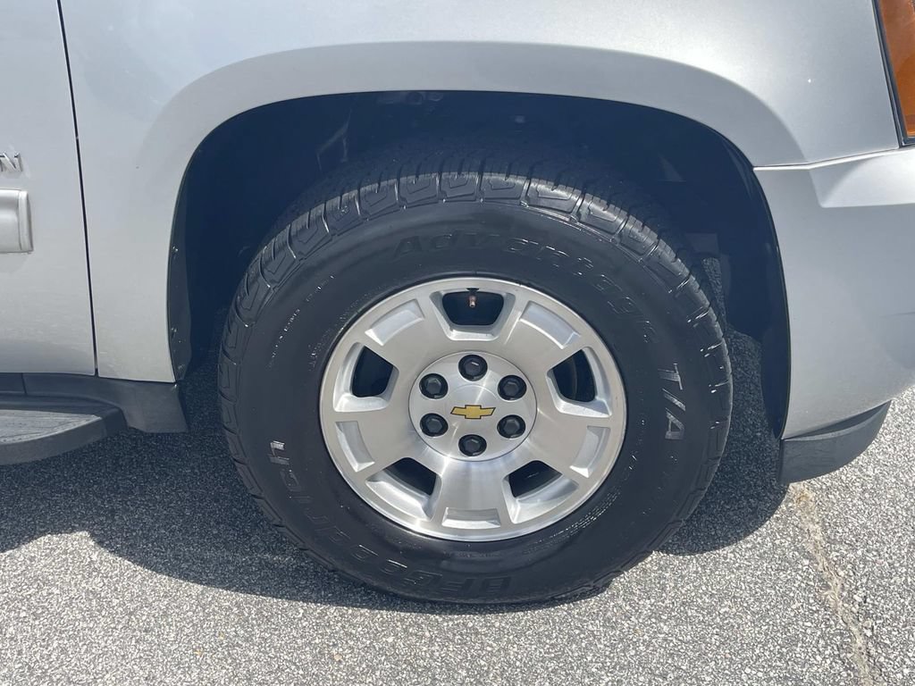 Used 2012 Chevrolet Suburban LS RWD image 10