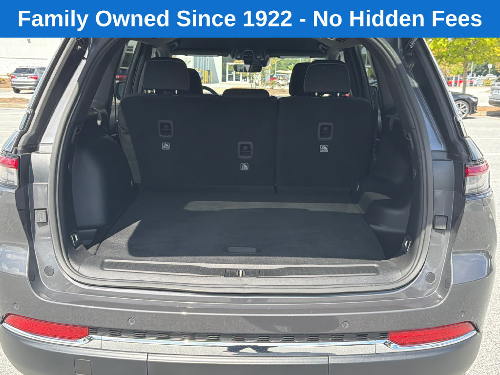 Used 2025 Jeep Grand Cherokee Laredo w/ Trailer Tow Package AWD/4WD image 18